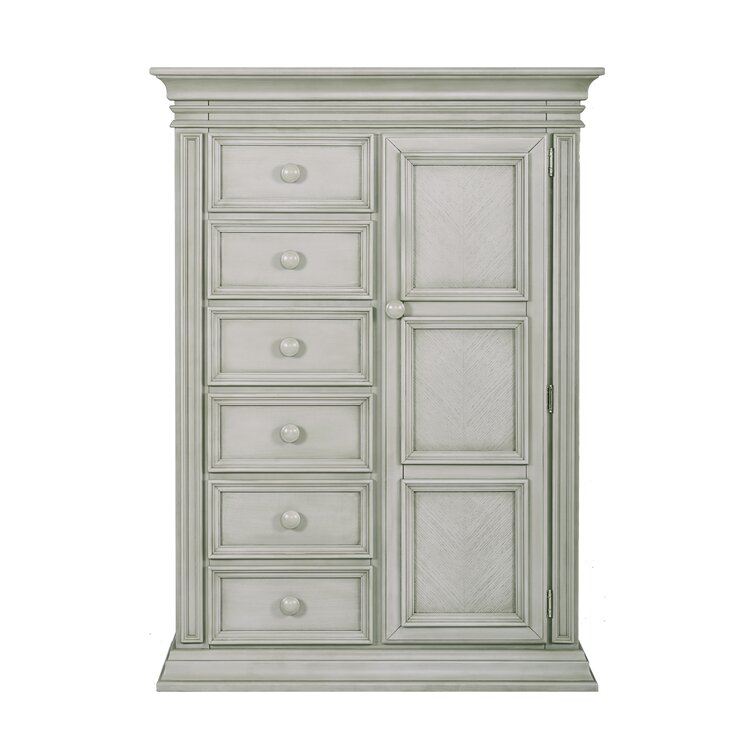 Baby store cache armoire